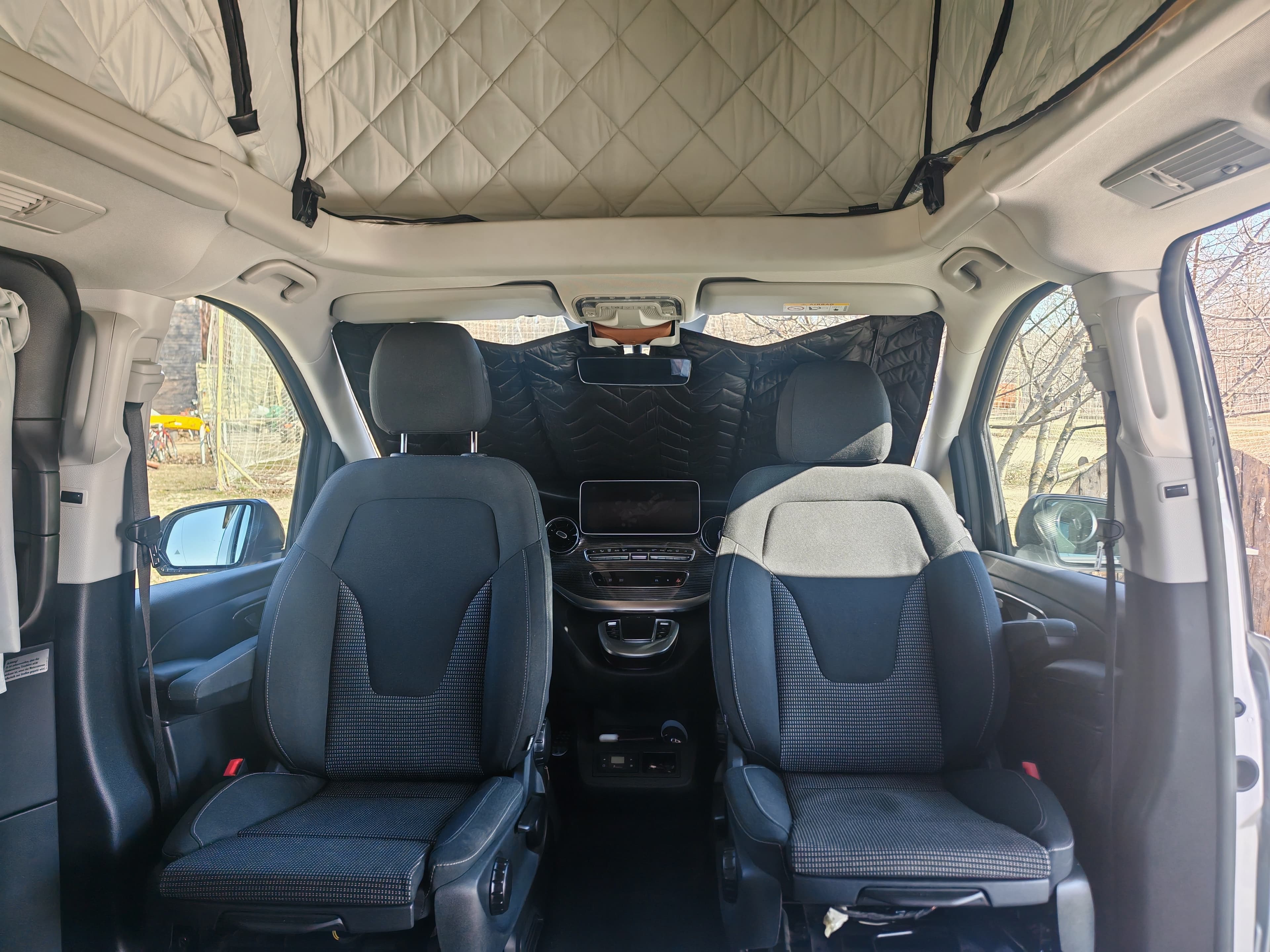 Otočné predné sedadlá